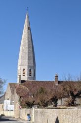 L’église Notre-Dame et son clocher de pierre